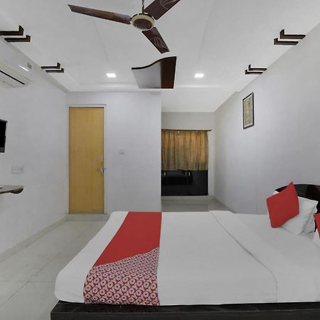 Hotel O Rudra Palace Ахмедабад Екстериор снимка