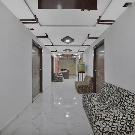 Hotel O Rudra Palace Ахмедабад Екстериор снимка