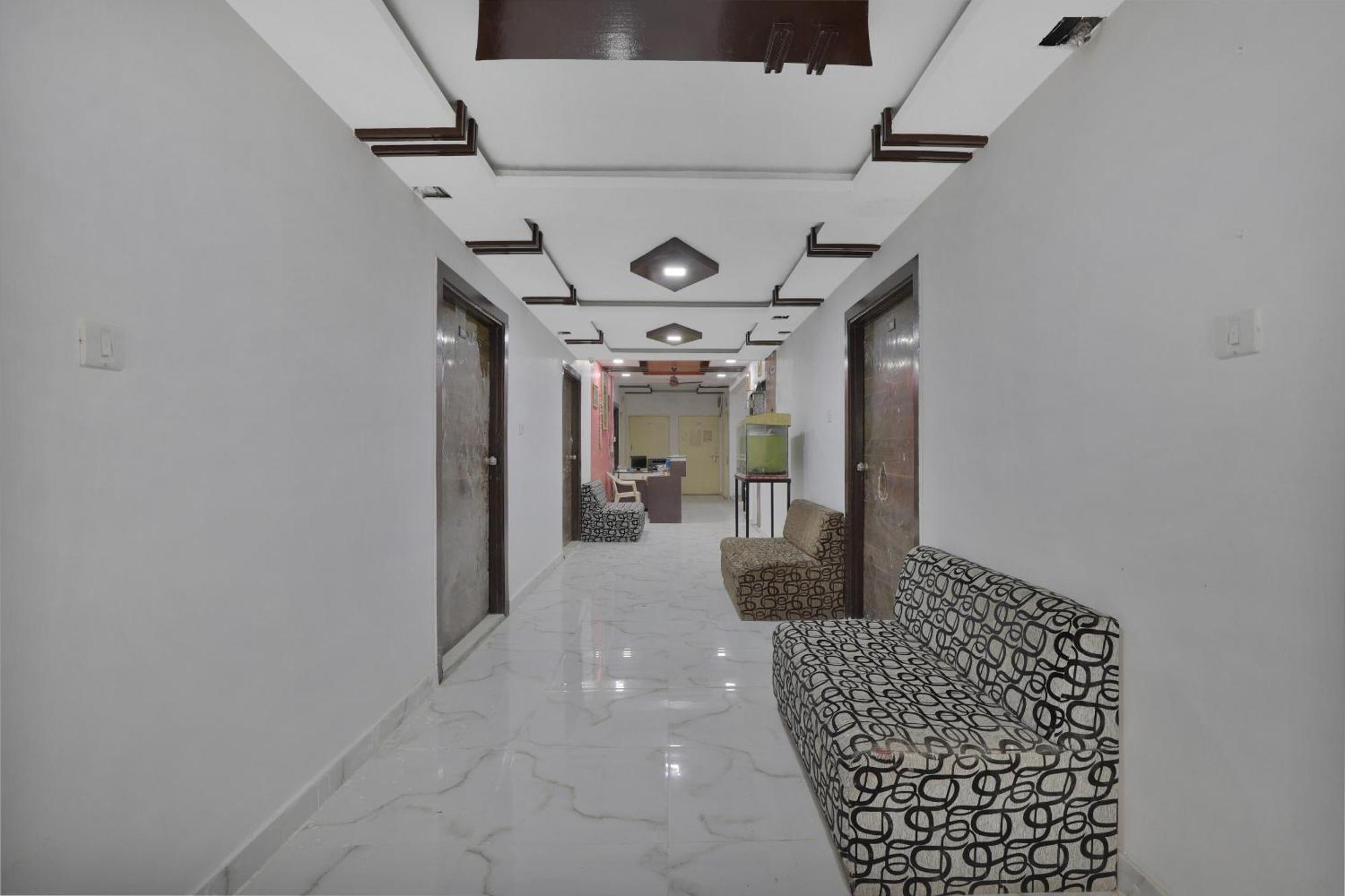 Hotel O Rudra Palace Ахмедабад Екстериор снимка